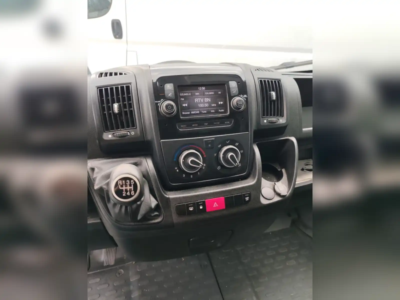 peugeot-boxer-l4h2-2-2-hdi-140-ks-2021