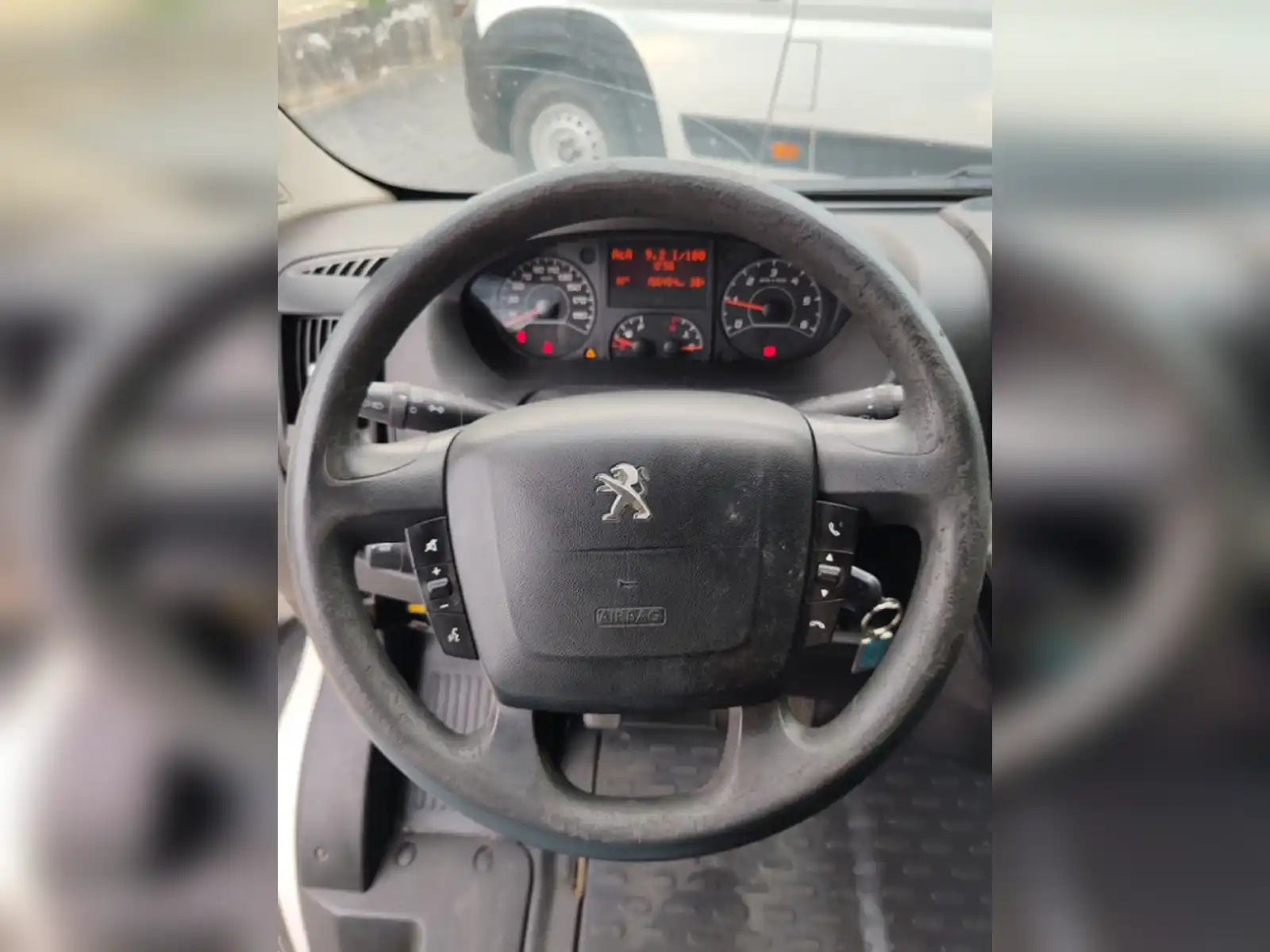 peugeot-boxer-l4h2-2-2-hdi-140-ks-2021