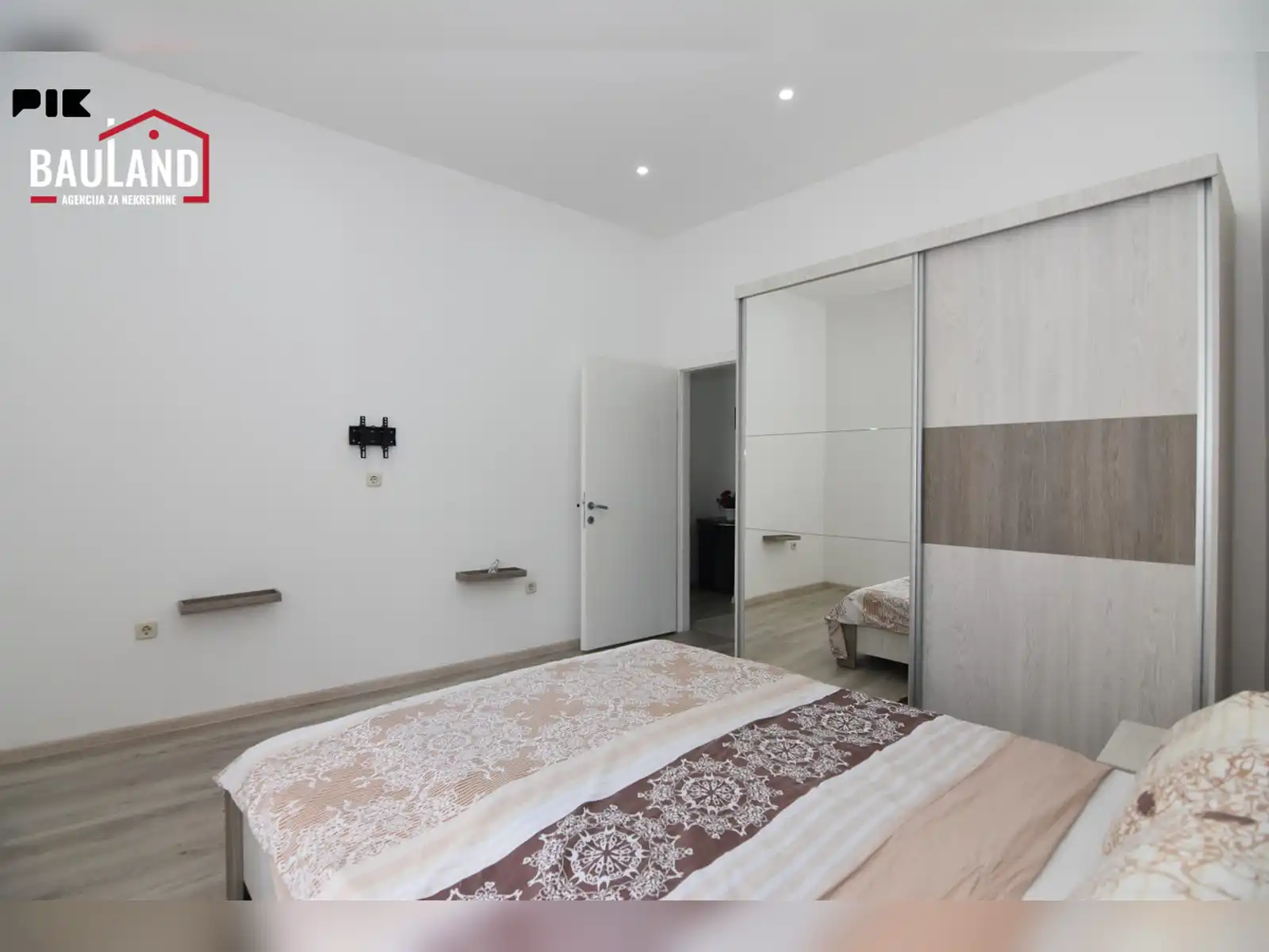 namjesten-dvosoban-stan-54m2-stari-grad