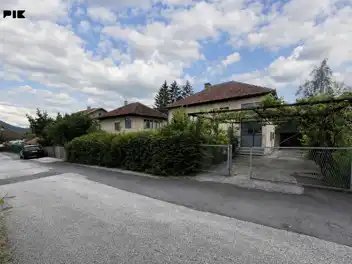 Kuća sa dvorištem na mirnoj lokaciji / Rajlovac
