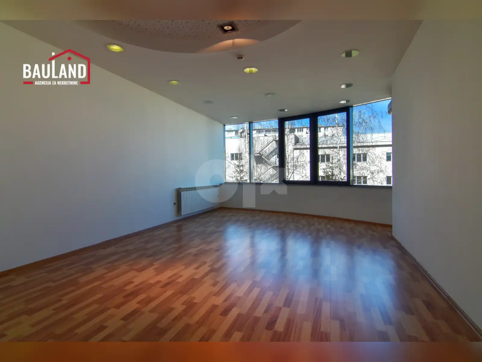 bauland-reprezentativan-poslovni-objekat-1500m2-stup
