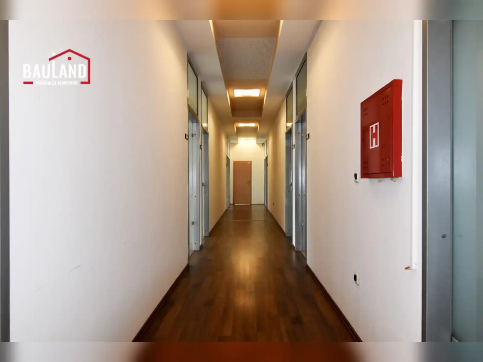 bauland-reprezentativan-poslovni-objekat-1500m2-stup