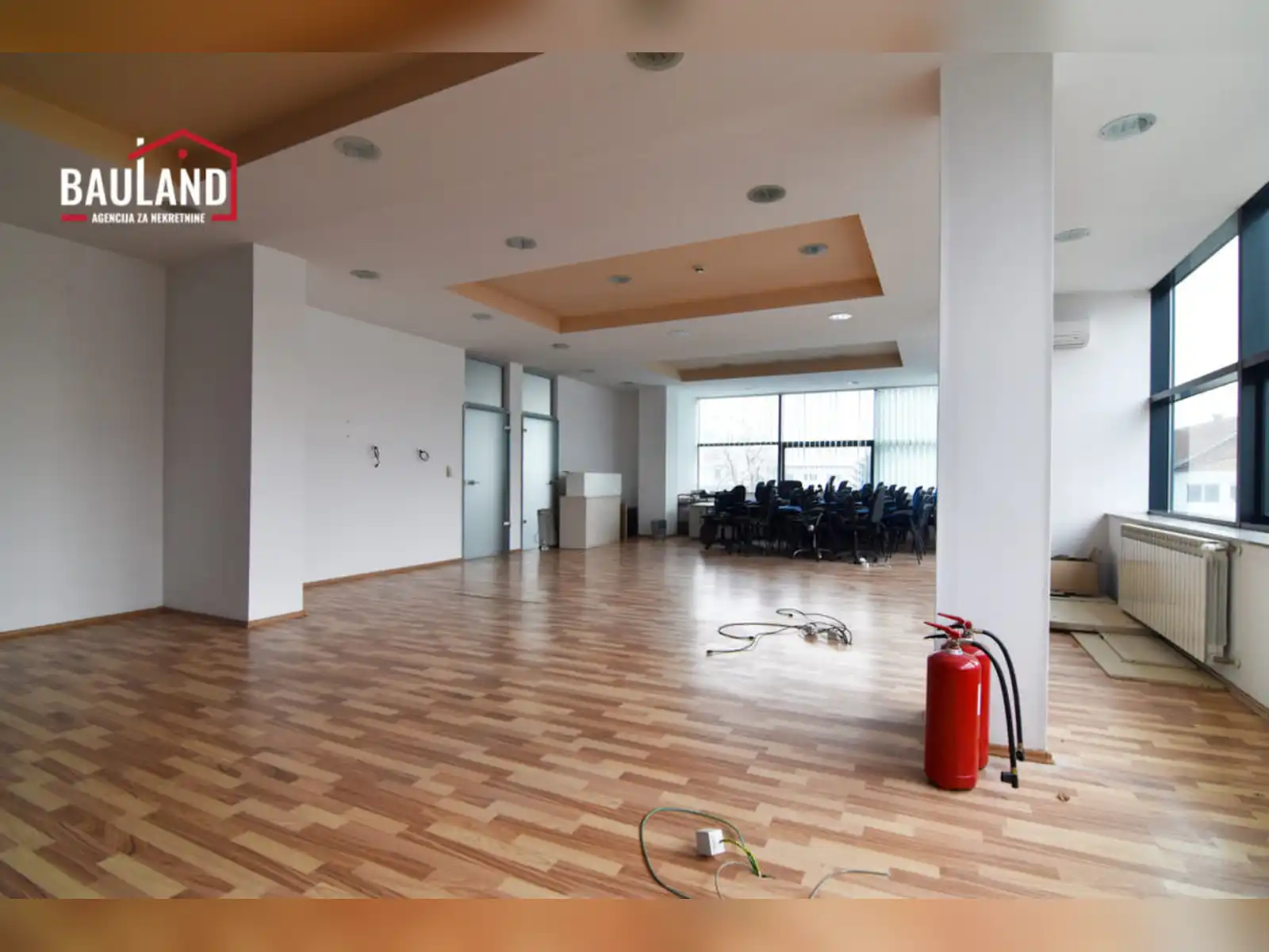 bauland-reprezentativan-poslovni-objekat-1500m2-stup
