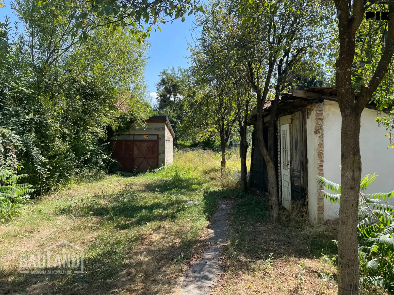 bauland-kuca-s-dva-etazirana-stana-104m2-tarcin-hadzici