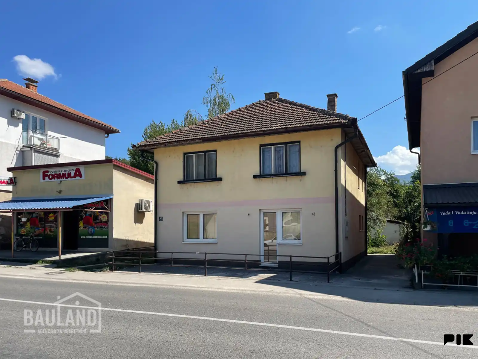 bauland-kuca-s-dva-etazirana-stana-104m2-tarcin-hadzici
