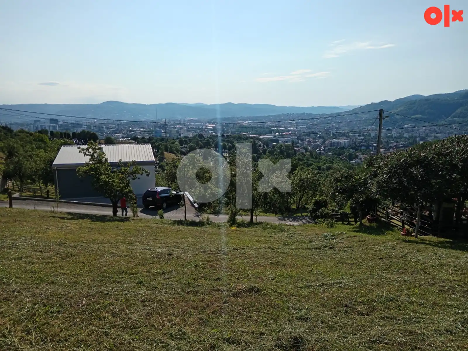 plac-pobre-pogled-na-grad