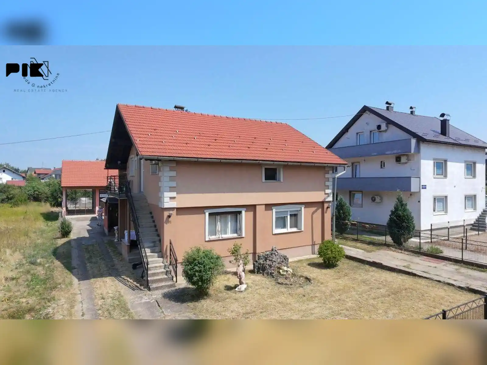 kuca-sa-5-apartmana-i-poslovnim-prostorom-u-budzaku