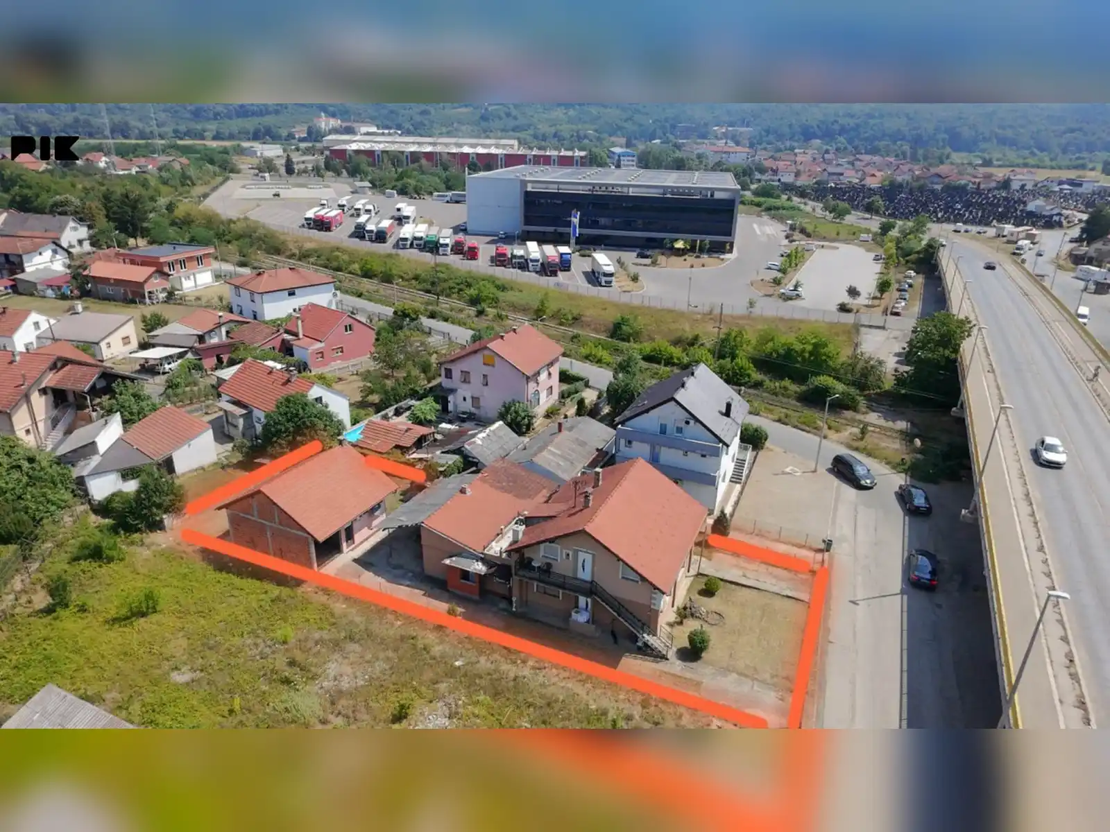 kuca-sa-5-apartmana-i-poslovnim-prostorom-u-budzaku
