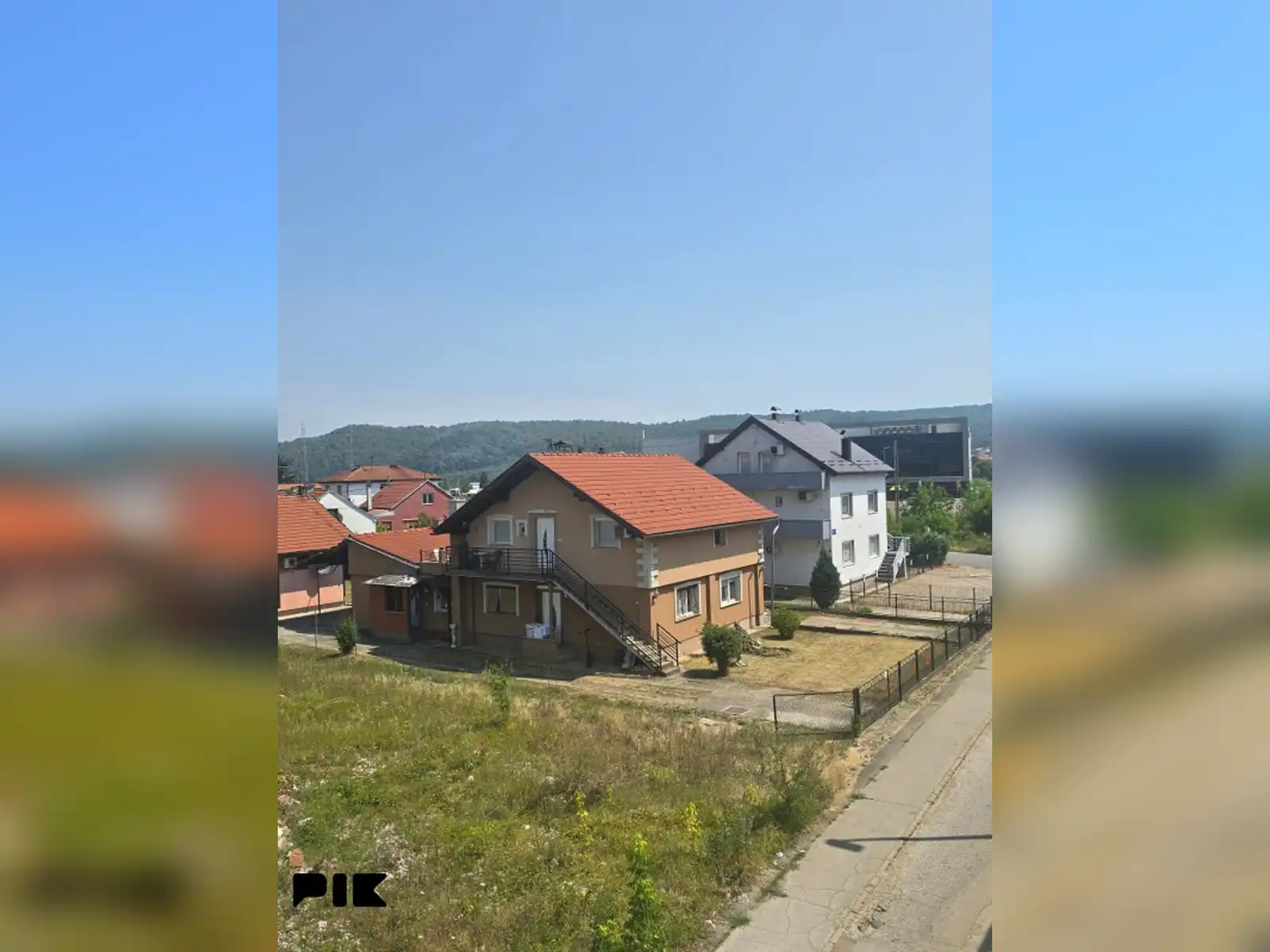 kuca-sa-5-apartmana-i-poslovnim-prostorom-u-budzaku