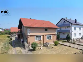 Kuća sa 5 apartmana i poslovnim prostorom u Budzaku