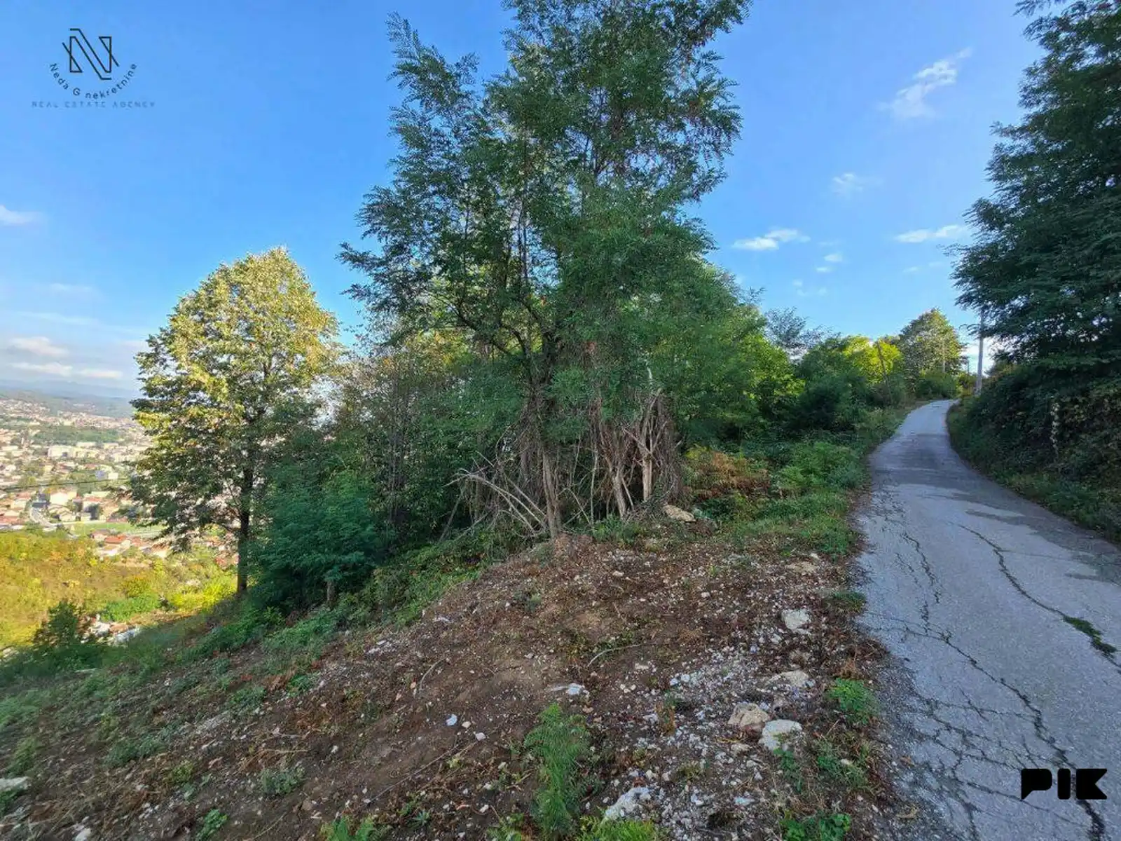 pogled-na-grad-starcevica-ponir-plac-od-12-dunuma