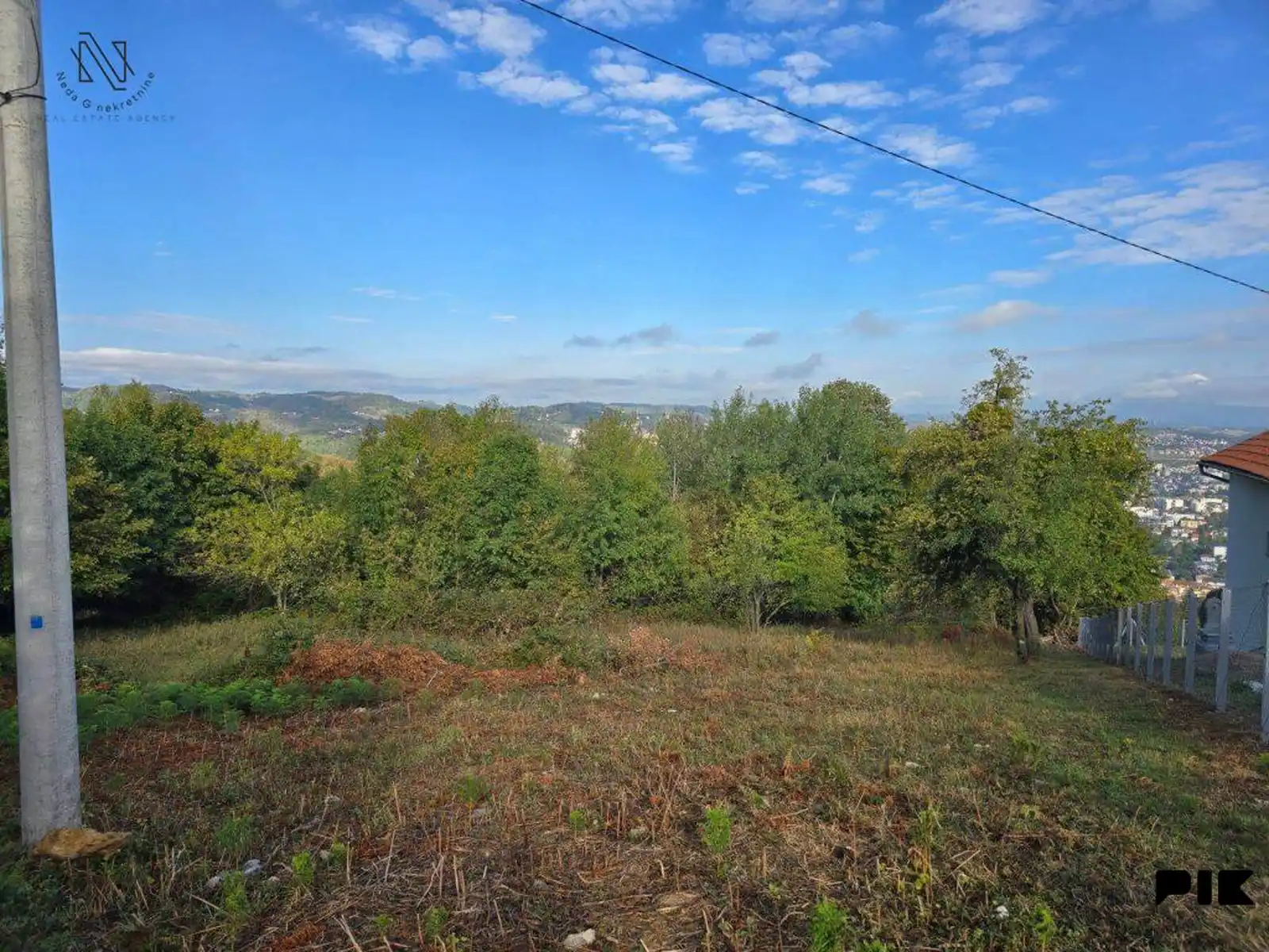 pogled-na-grad-starcevica-ponir-plac-od-12-dunuma