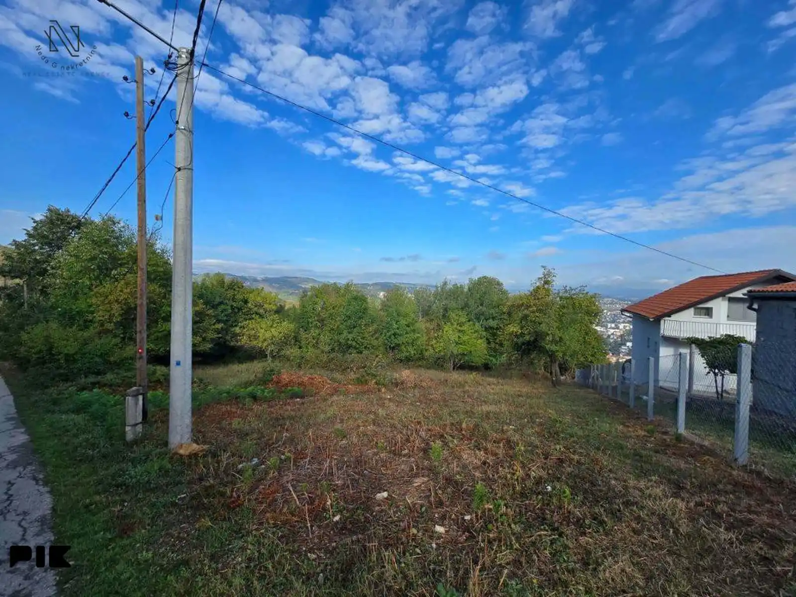 pogled-na-grad-starcevica-ponir-plac-od-12-dunuma