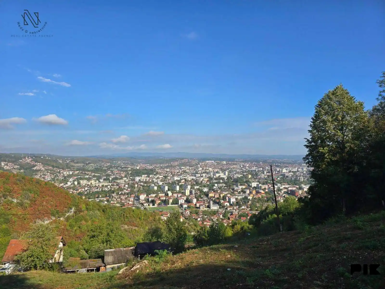 pogled-na-grad-starcevica-ponir-plac-od-12-dunuma