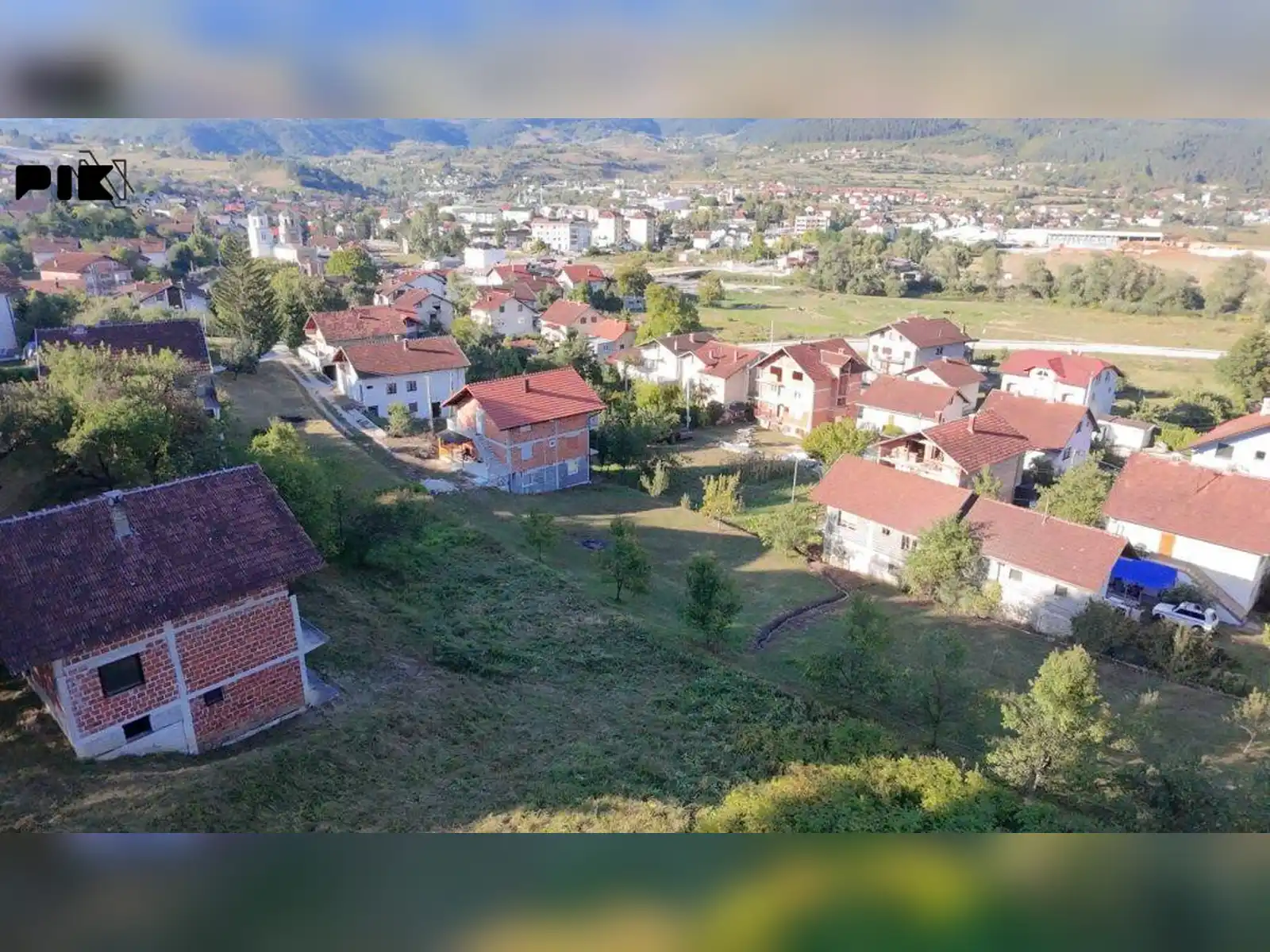 sipovo-kuca-u-gradu-sa-velikom-okucnicom