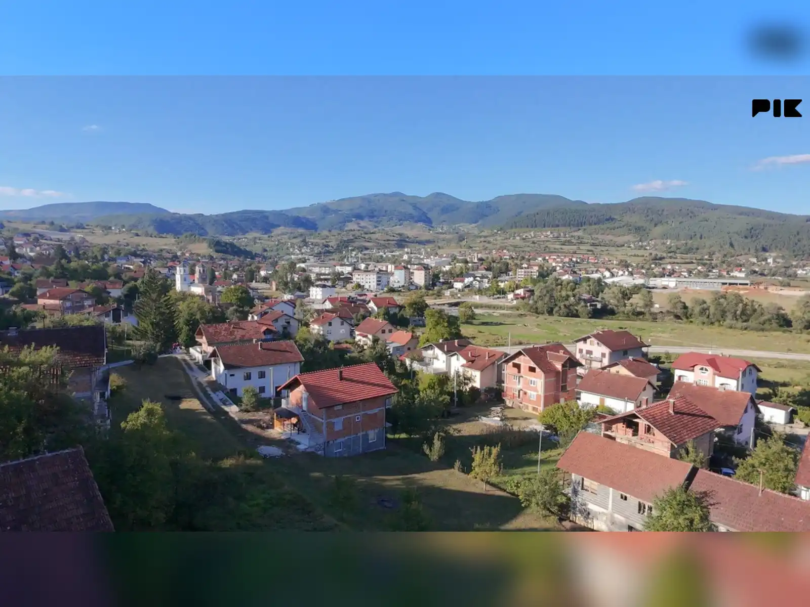 sipovo-kuca-u-gradu-sa-velikom-okucnicom