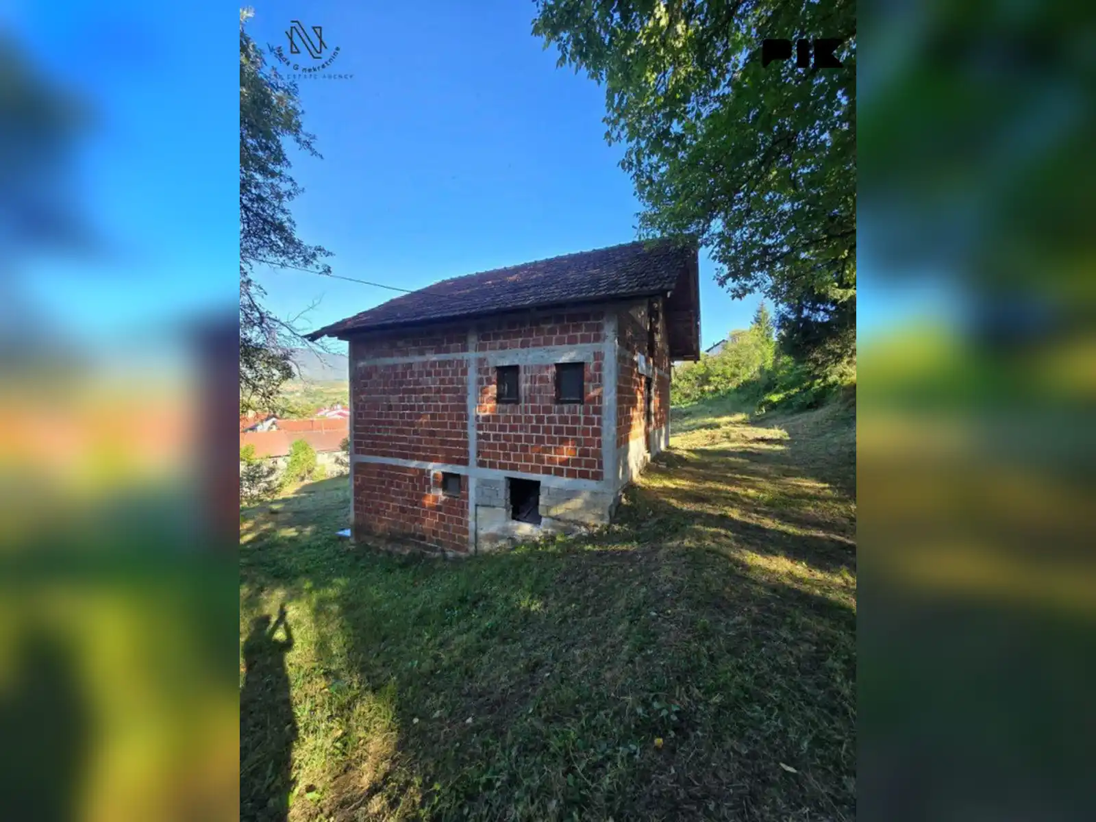 sipovo-kuca-u-gradu-sa-velikom-okucnicom