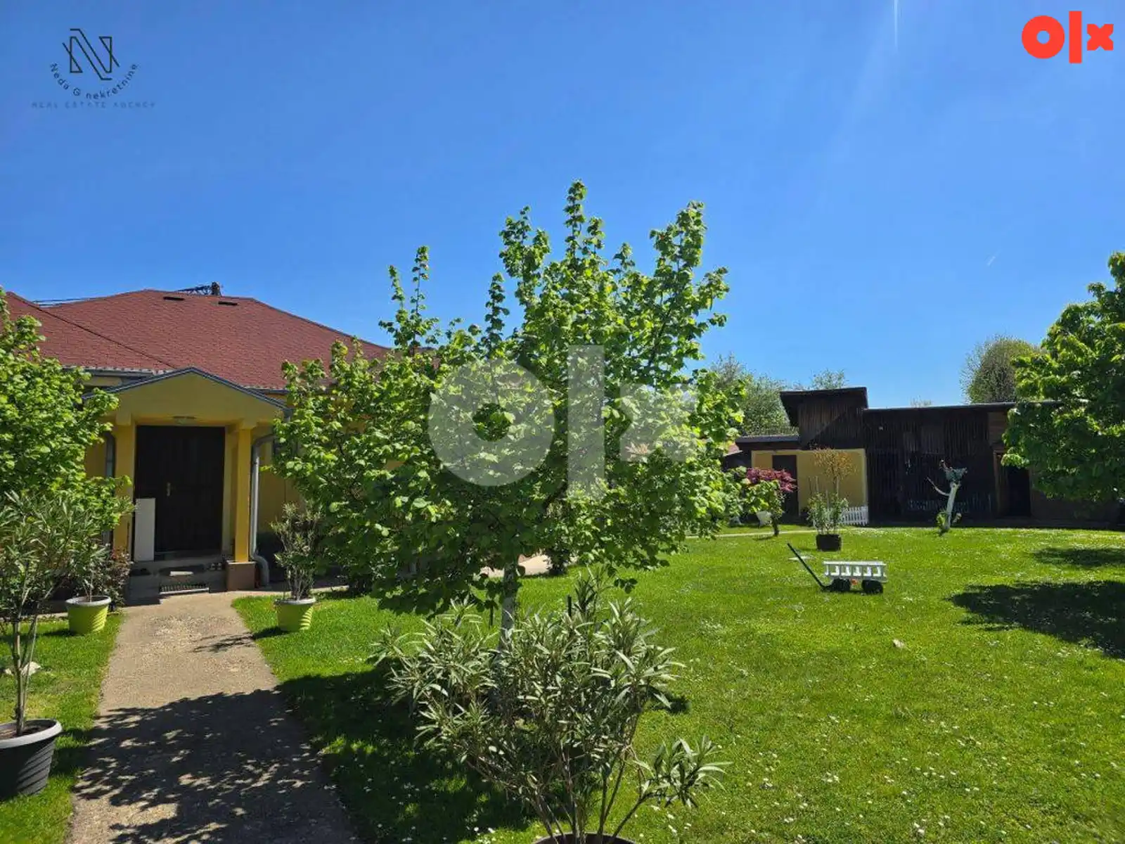 budzak-dvije-kuce-na-placu-od-1100m2-top-ponuda