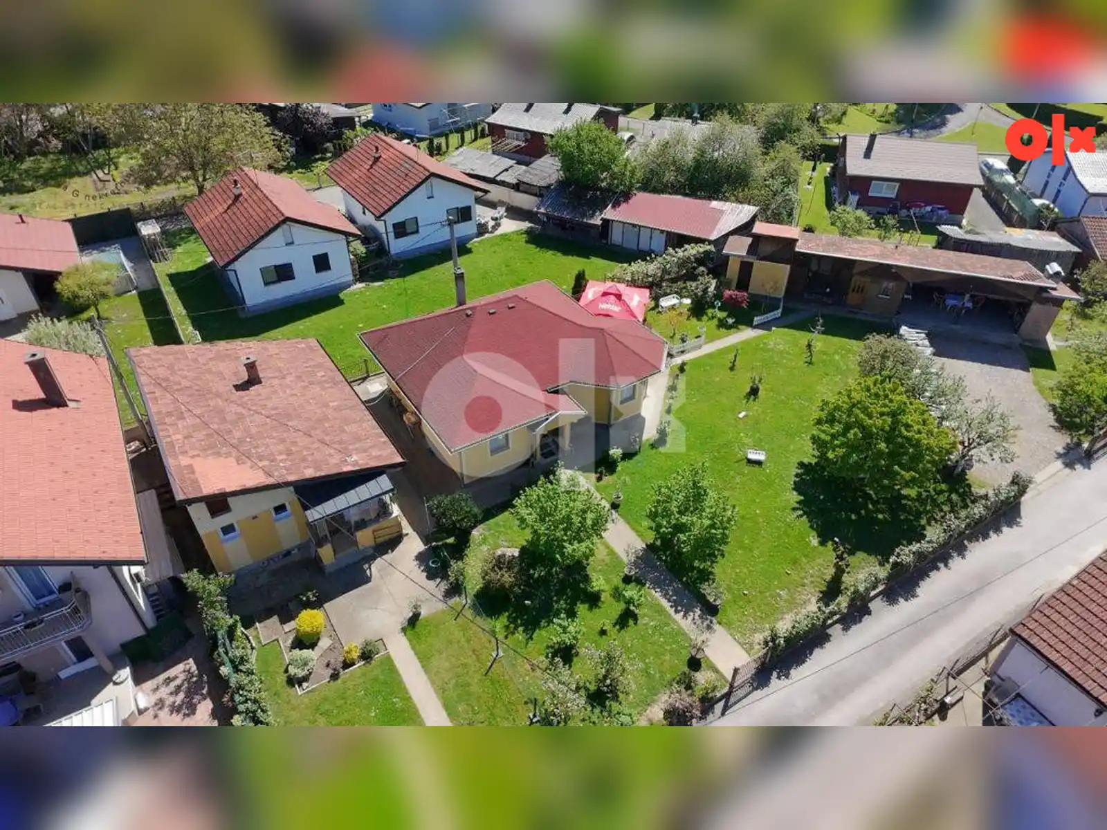 budzak-dvije-kuce-na-placu-od-1100m2-top-ponuda