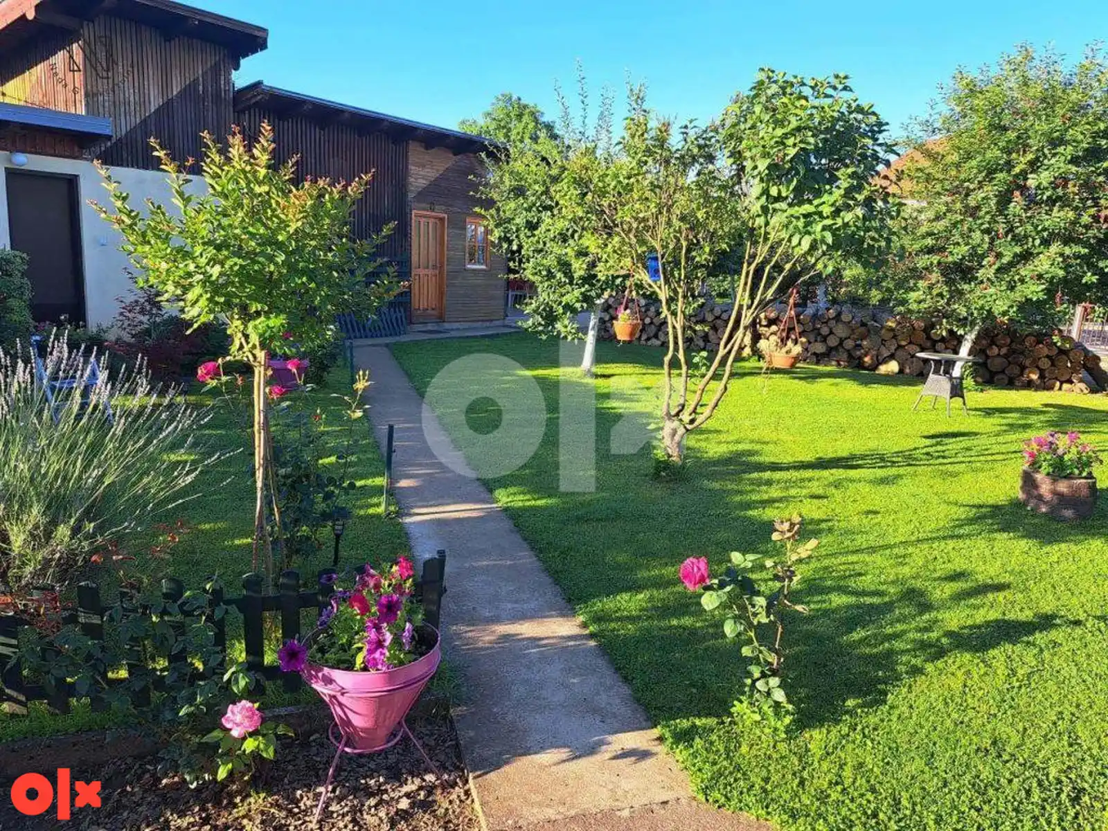 budzak-dvije-kuce-na-placu-od-1100m2-top-ponuda