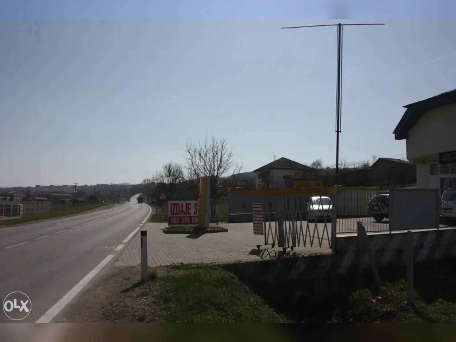 plac-u-poslovnoj-zoni-ramici