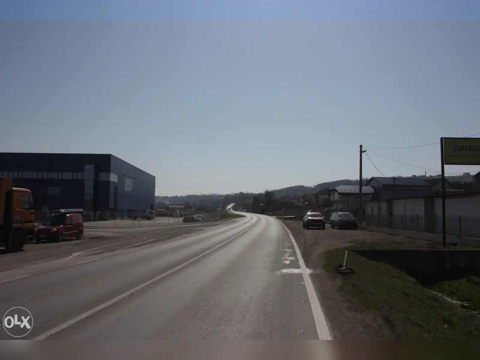 plac-u-poslovnoj-zoni-ramici