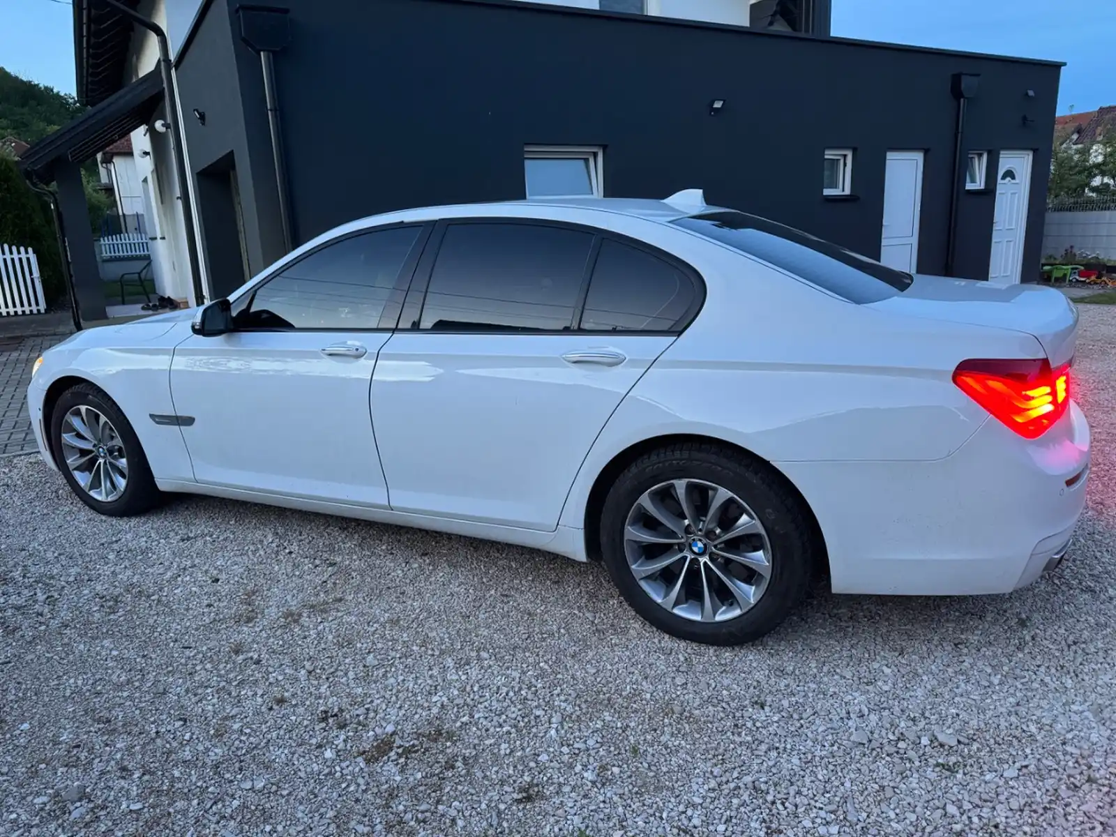 bmw-750i